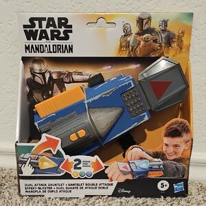 Star Wars Mandalorian Dual Attack Gauntlet